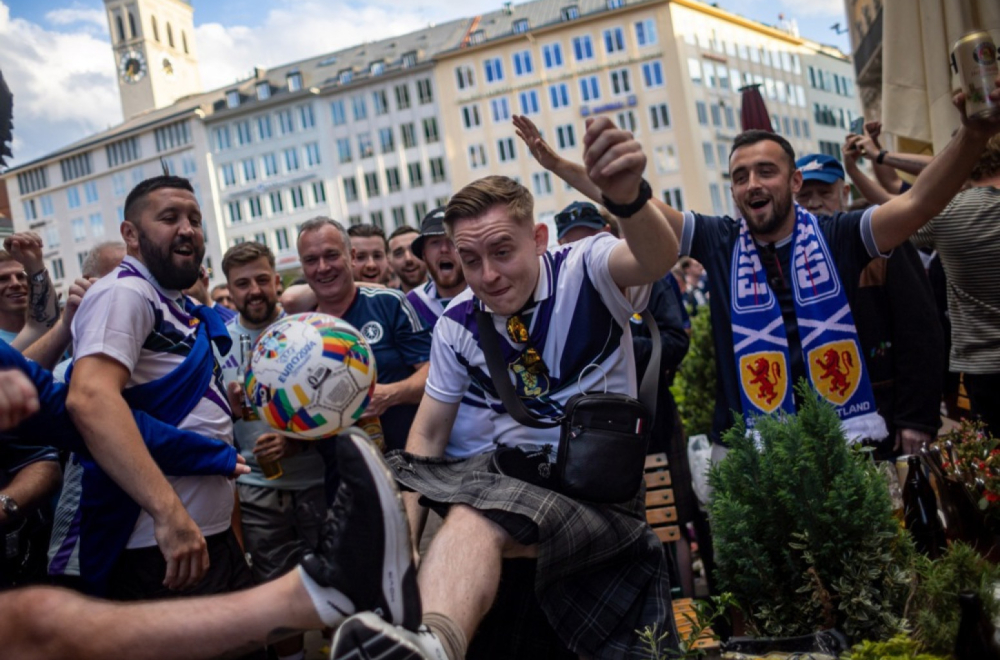 "Orlovi" pod ključem i 200.000 otkačenih Škota