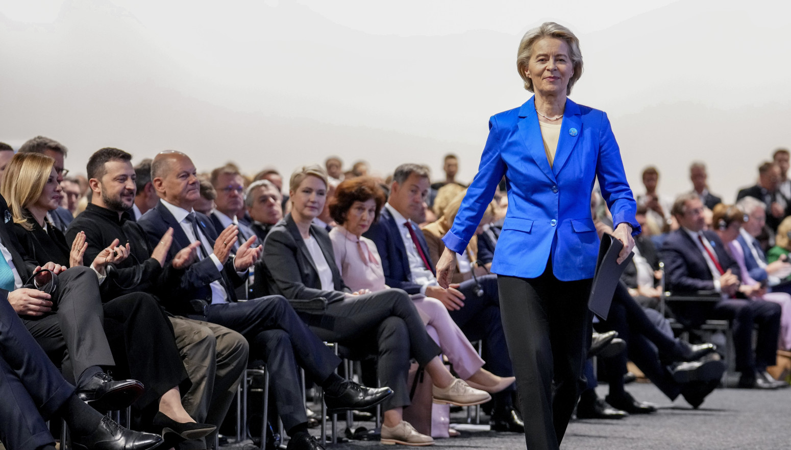 Ursula, pazi na koru od banane