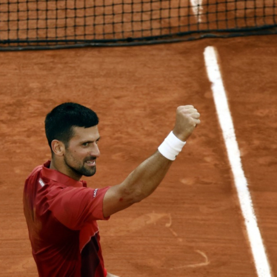 Neuništivi Đoković – ohrabrujući snimak posle samo 9 dana od operacije VIDEO