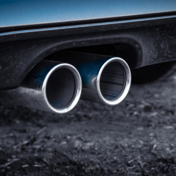 Izbušio rupe na auspuhu da bi mu BMW zvučao "sportski" – policija mu oduzela auto