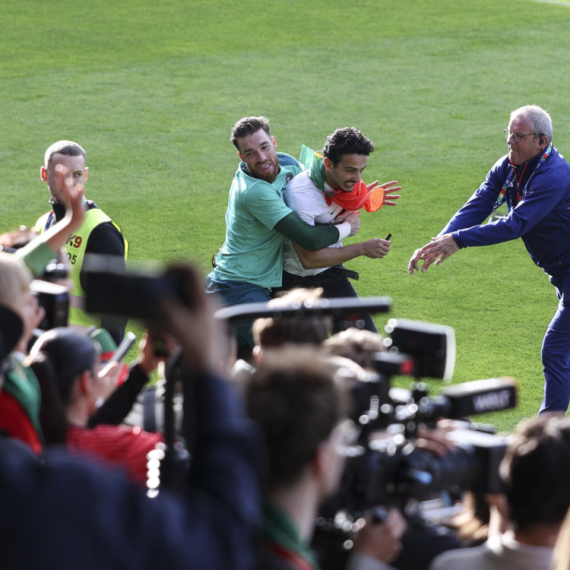 Histerija na treningu Portugalije – navijači izazvali haos VIDEO/FOTO