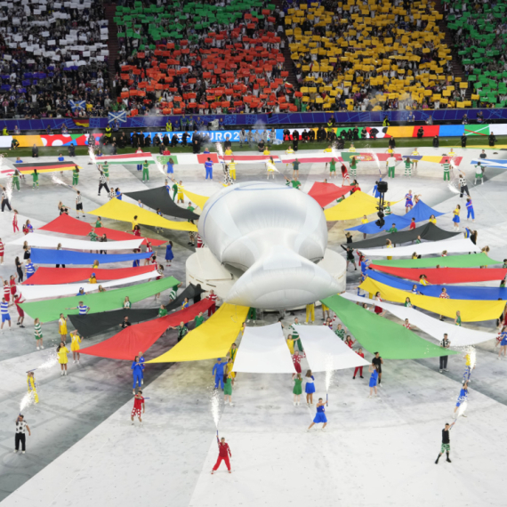 Kratko i efektno – ceremonija otvaranja EURA u znaku pijeteta prema Bekenbaueru