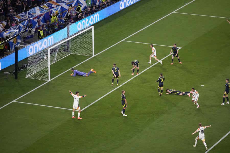 Nemci razbili Škote; Penzioner Kros prešao igricu; Zaista smo razočarali