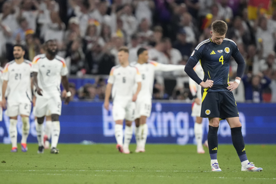 Nemci razbili Škote; Penzioner Kros prešao igricu; Zaista smo razočarali