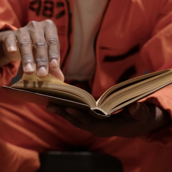 Zatvorenici u Hrvatskoj najviše čitaju "Prokletu avliju", krimi romane i Bibliju