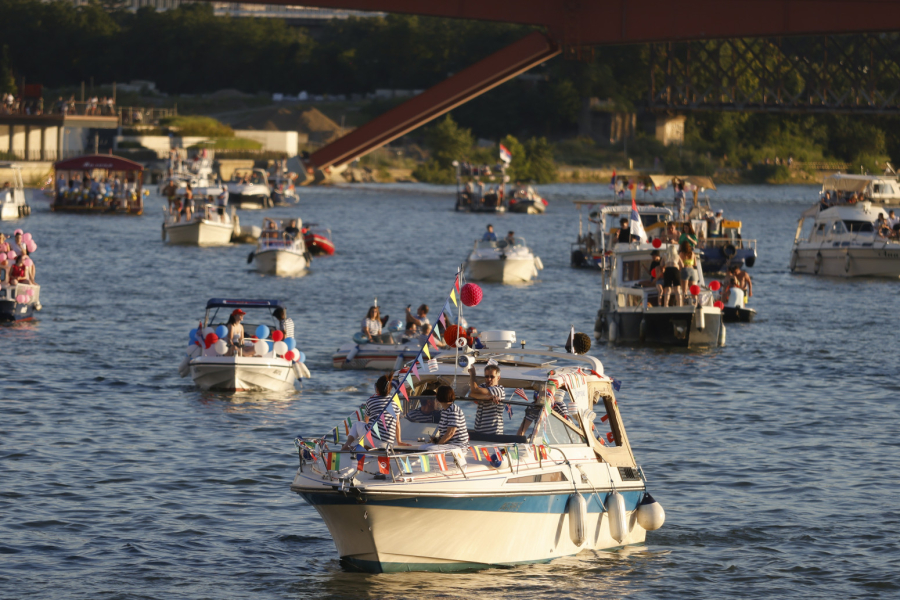 Počeo 19. Beogradski karneval brodova  FOTO