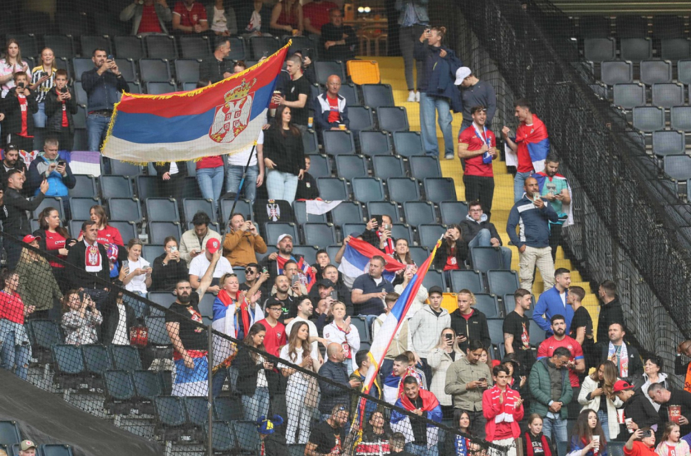 Srpski navijači stigli u Gelzenkirhen VIDEO