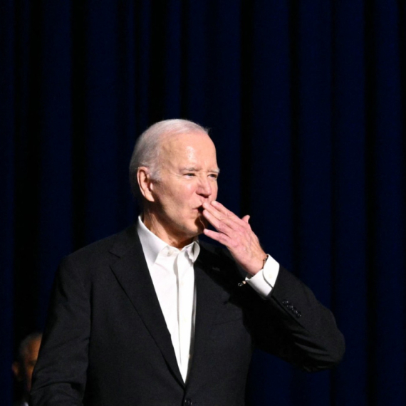 Holivudske zvezde skupile milione dolara za Bajdena