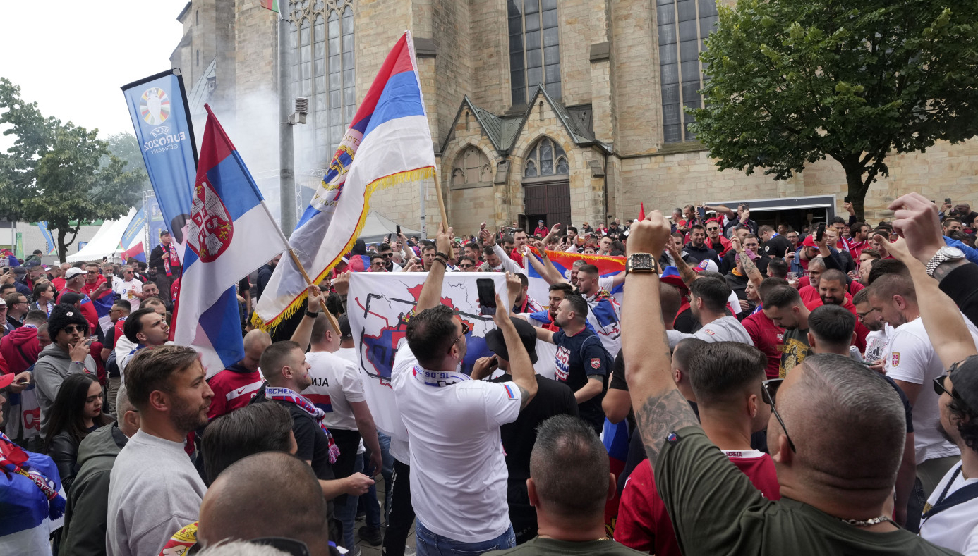 Srpske navijače ipak napali Englezi? "To su huligani" VIDEO