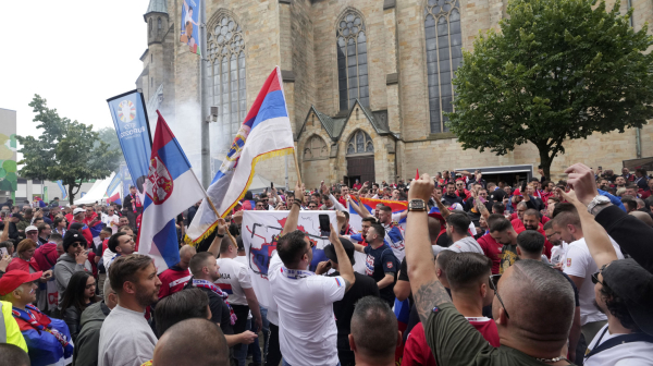 Srpske navijače ipak napali Englezi? "To su huligani" VIDEO