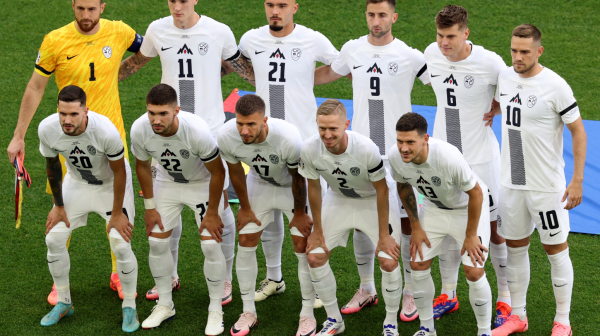 Divan gest Slovenaca – crni flor za preminulog golmana Crne Gore