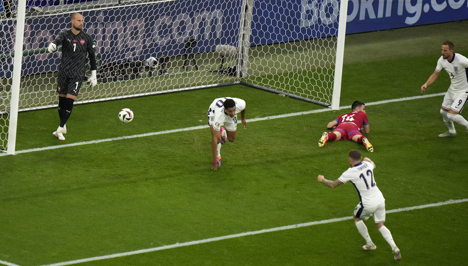 Srbija brzo poklekla – ovako je pukla odbrana protiv Engleske VIDEO