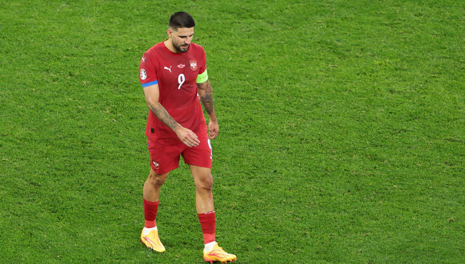 Mitrović "kampuje" u kaznenom prostoru – Oblak kvari žurku VIDEO