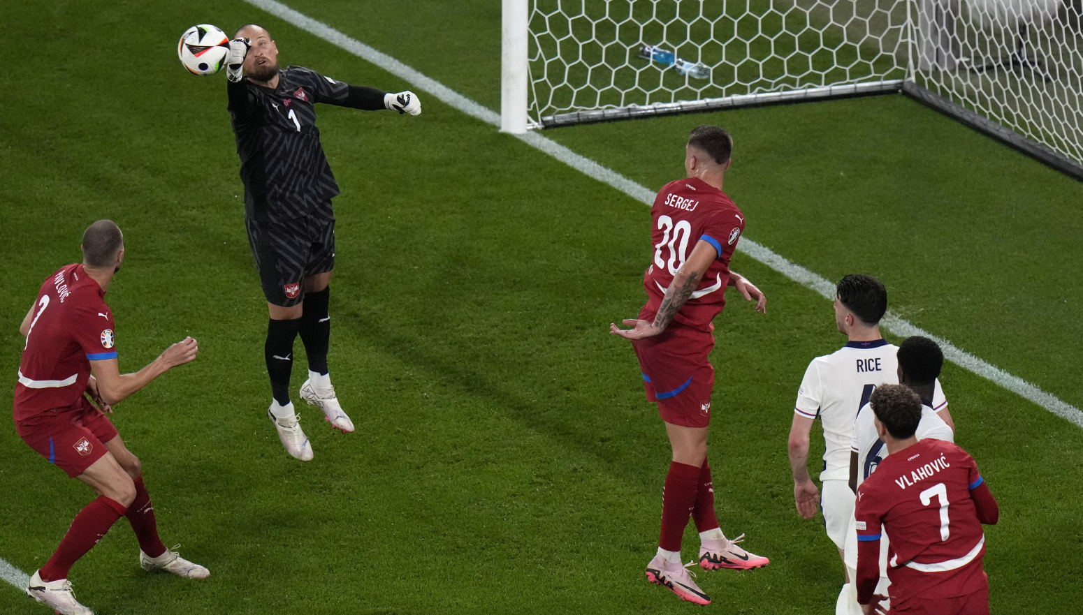 Šta pišu regionalni mediji? "Odlična Srbija"; "Loše, loše i jako dosadno"