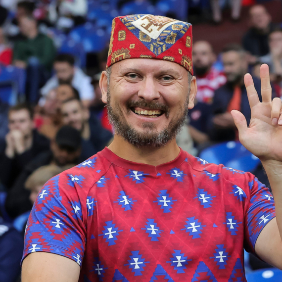 Buran srpski dan u Gelzenkirhenu – od razbijenih glava, preko suza do povređenog ega FOTO/VIDEO