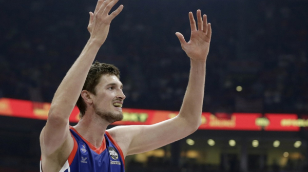 Plajs napustio Efes – seli se u Italiju