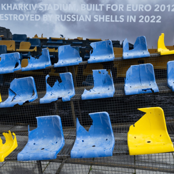 Ševčenko doneo u Minhen deo tribine sa bombardovanog stadiona FOTO/VIDEO