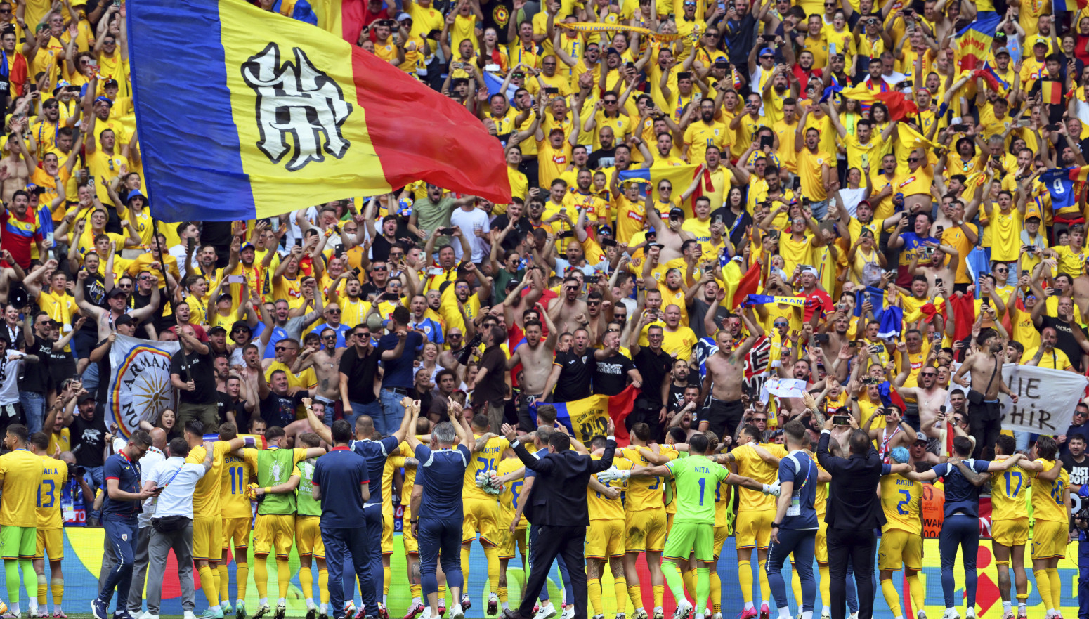 Rumuni prekršili UEFA pravila – grmelo "Putin, Putin" VIDEO