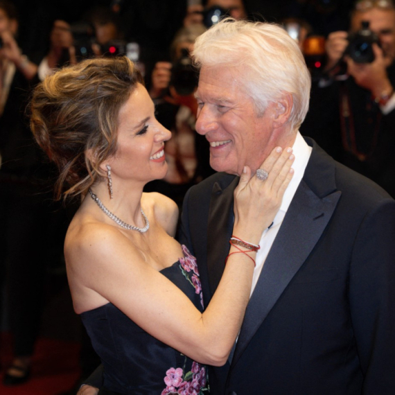 Ričard Gir retko kada pokazuje decu, supruga mu sada "smestila" FOTO