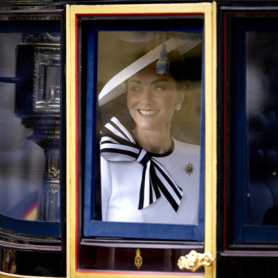 Britanci poludeli posle prvog pojavljivanja Kejt Midlton: "Ovo je sramotno"