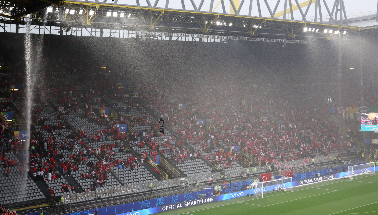 Vodopad na "Vestfalenu" – neće se igrati? VIDEO