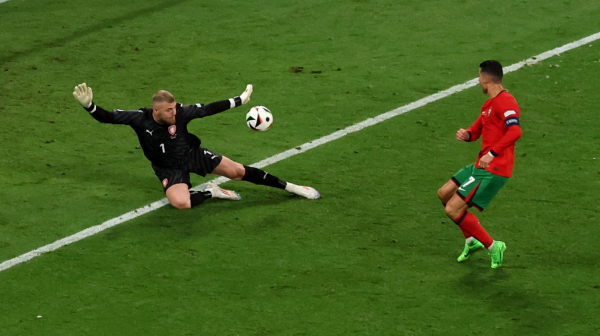 Umalo loš provod na Ronaldovom jubileju – Hranač nahranio Portugalce