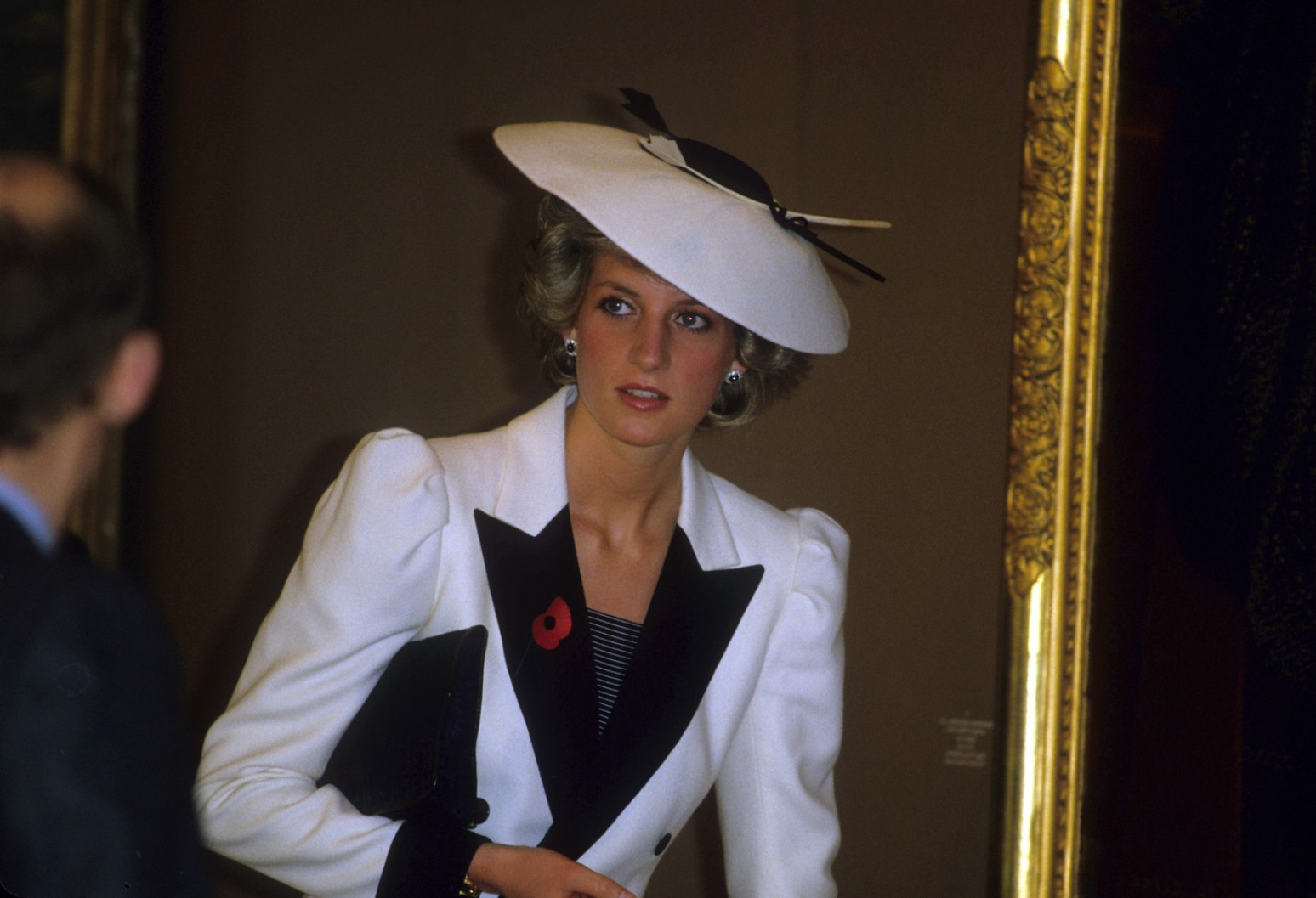 Na trenutak su pomislili da gledaju u Dajanu: Kejt Midlton poslala poruku kraljevskoj porodici? FOTO