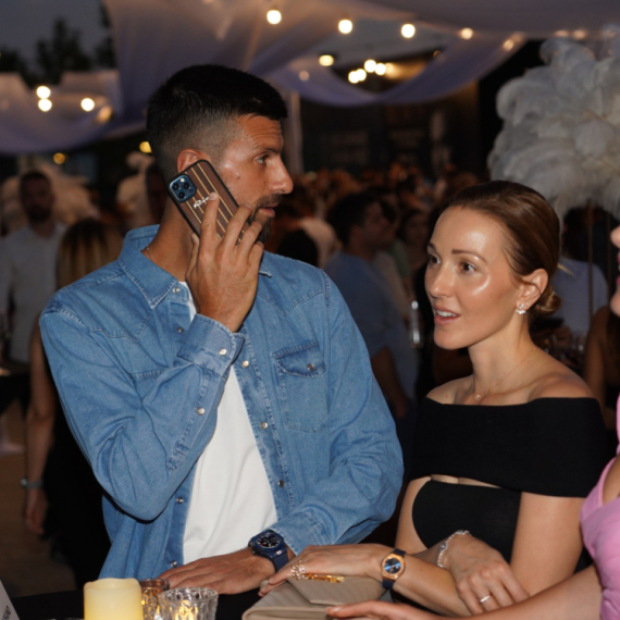 Jelena Đoković u najpopularnijim "papučama" na svetu – koštaju 800 evra FOTO