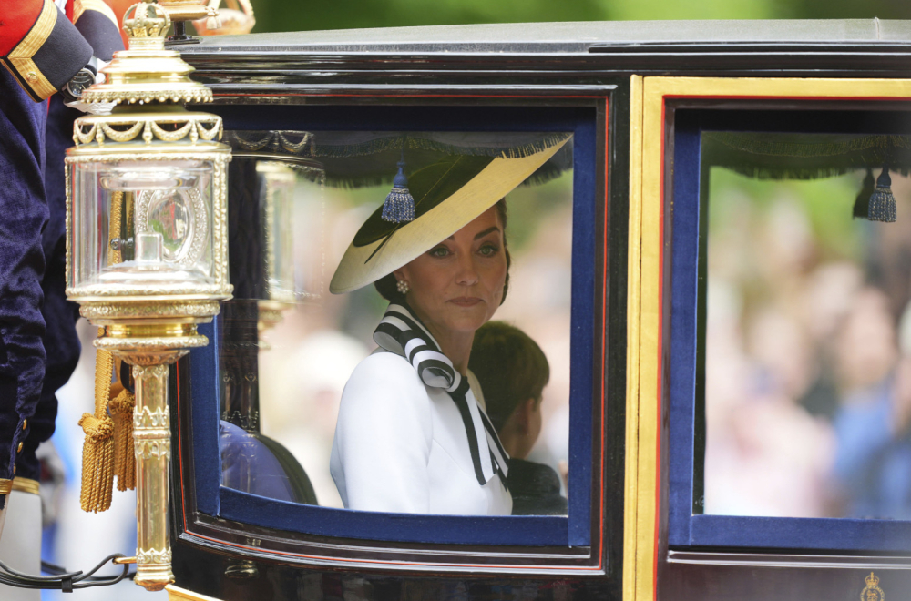 Na trenutak su pomislili da gledaju u Dajanu: Kejt Midlton poslala poruku kraljevskoj porodici? FOTO