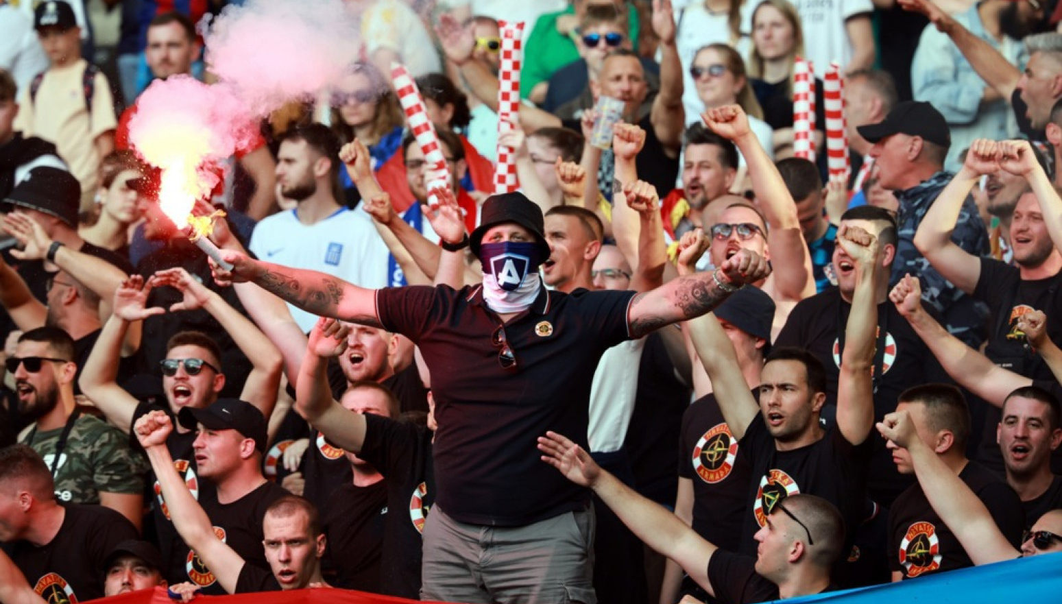 Bratstvo u Hamburgu – Hrvat ljubi zastavu Albanije VIDEO