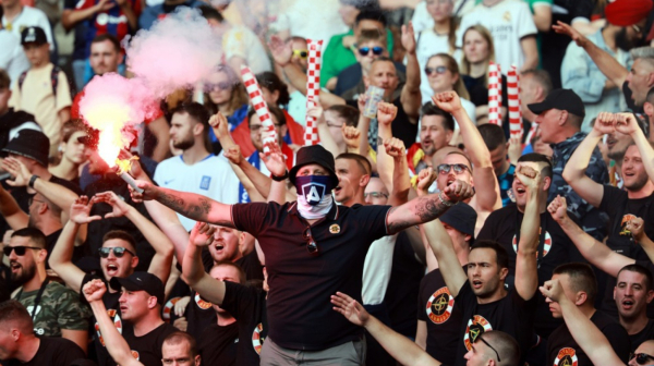 Bratstvo u Hamburgu – Hrvat ljubi zastavu Albanije VIDEO