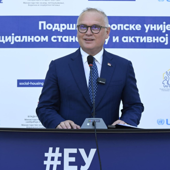 Stanovi za 20 porodica – 13 romskih. Vesić: Nema veće sreće nego videti lica ljudi prilikom useljenja