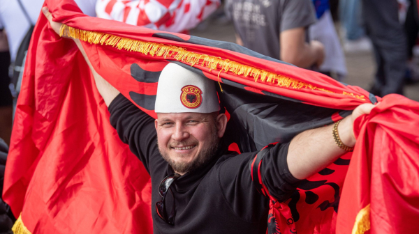 Skandalozne scene na EURO: Albanci opet provociraju  FOTO