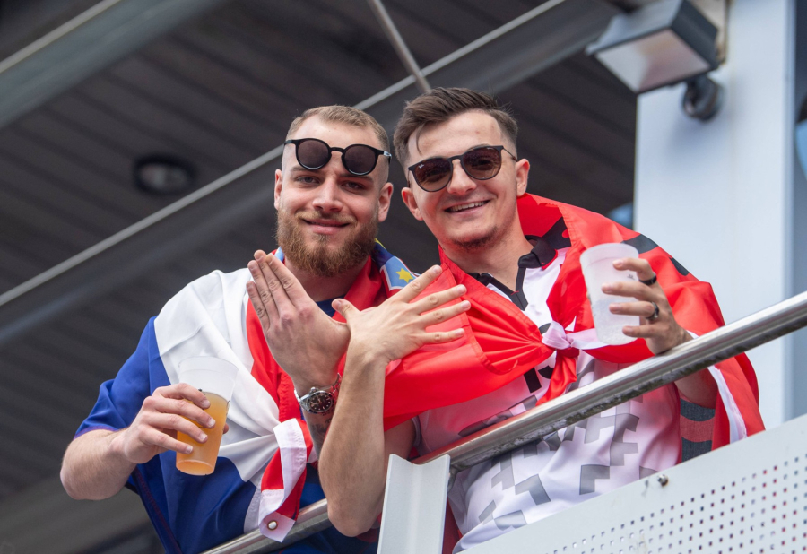 Skandalozne scene na EURO: Albanci opet provociraju  FOTO