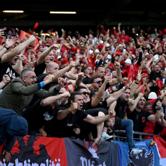 Hrvati i Albanci zajedno u glas: "Ubij Srbina" VIDEO