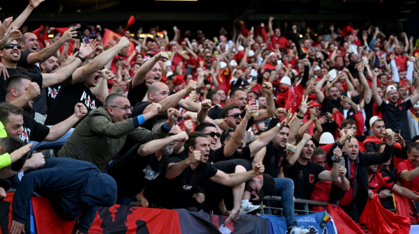 Hrvati i Albanci zajedno u glas: "Ubij Srbina" VIDEO