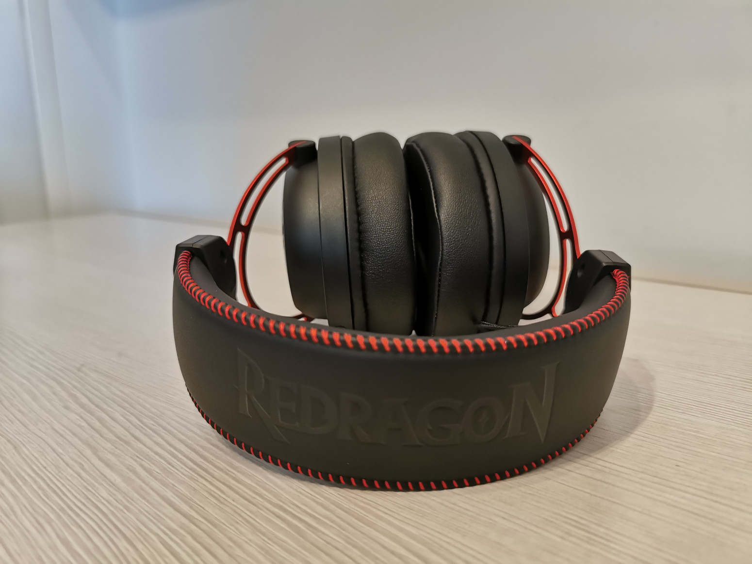 Elegantne slušalice za gejmere sa stilom: Redragon Diomedes