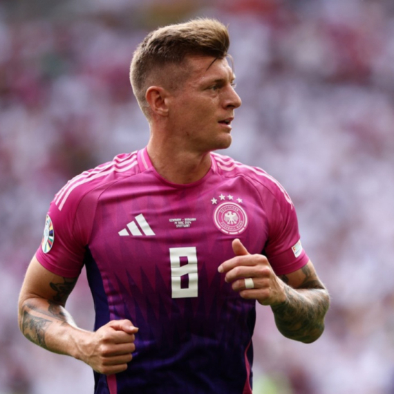 Nemci obezbedili osminu finala; Nova "doktorska disertacija" Krosa