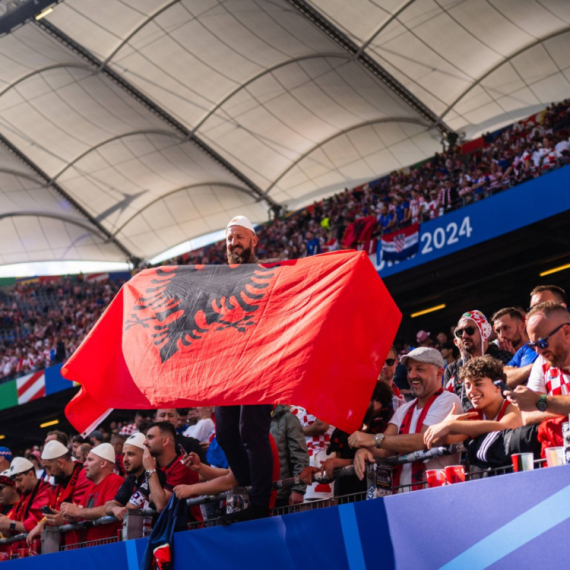 Hrvati, Albanci – gledajte i učite