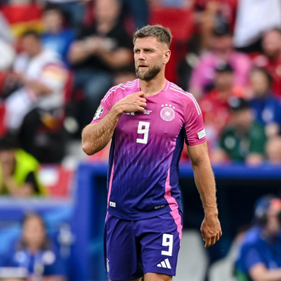 Nemački napadač novinaru: Čekajte da izvadim telefon! VIDEO