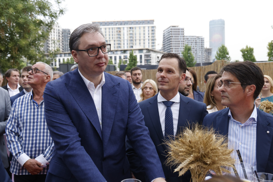 Vučić na promociji naučnog časopisa Napredak: Želim Vam mnogo uspeha u daljem radu FOTO