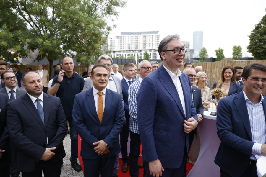 Vučić na promociji naučnog časopisa Napredak: Želim Vam mnogo uspeha u daljem radu FOTO