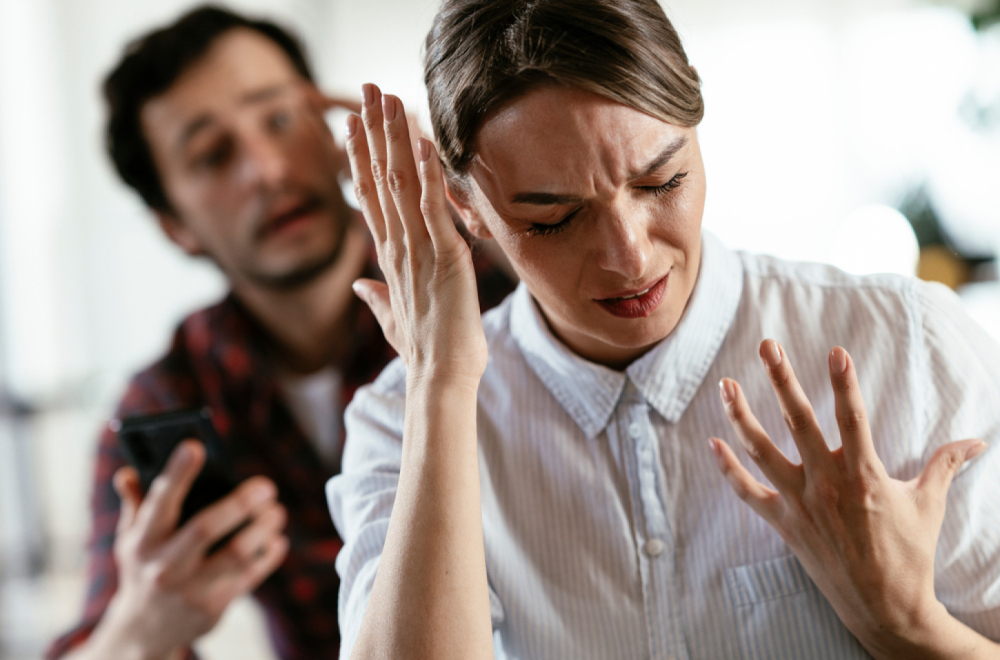 Muškarac tuži Apple: Žena ga ostavila kad je videla s kim se dopisuje!