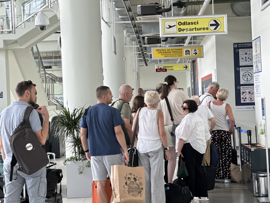 Nekad smo putovali po 15, a sada samo sat vremena do mora: Avioni za Tivat iz Lađevaca krcati