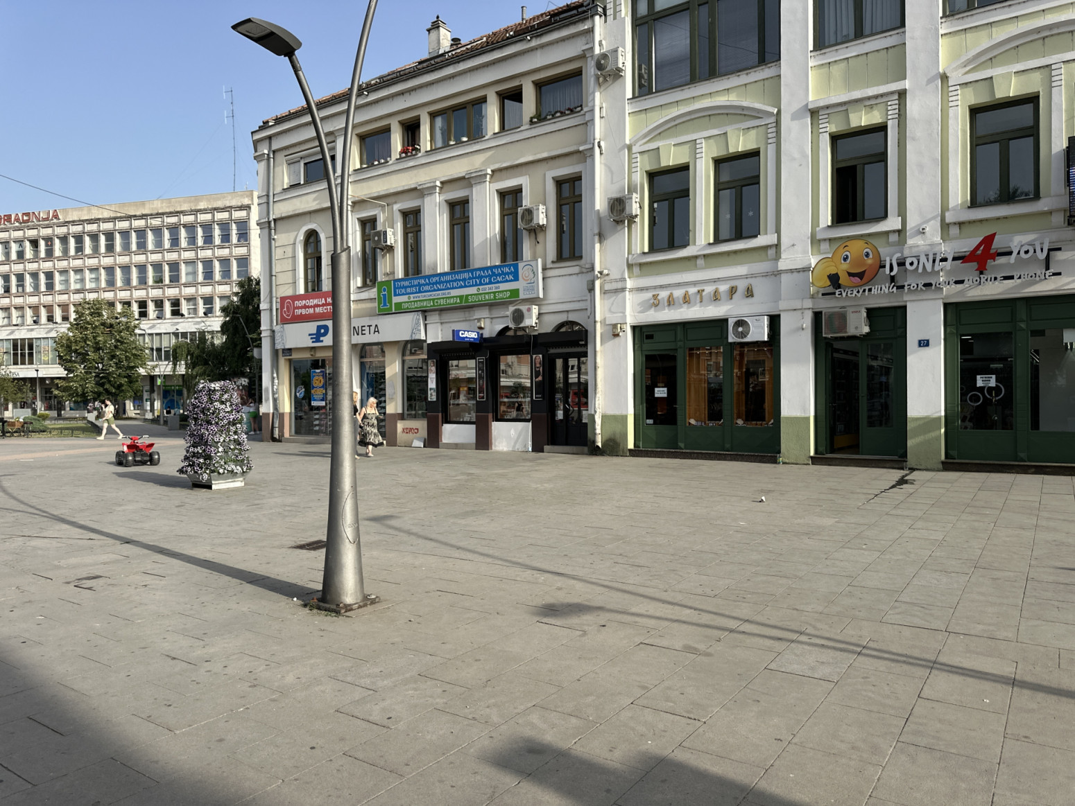 Gori asfalt: U centru izmereno 45 stepeni, ulice puste FOTO