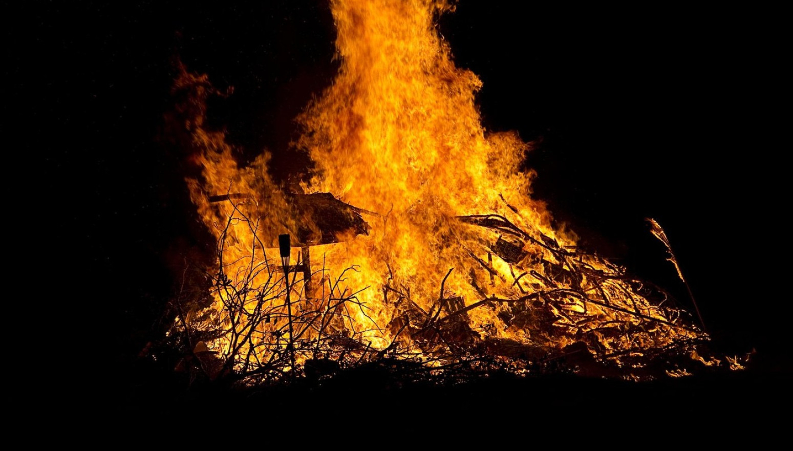 Gust dim prekrio naselje, jedva se diše: Izbio veliki požar