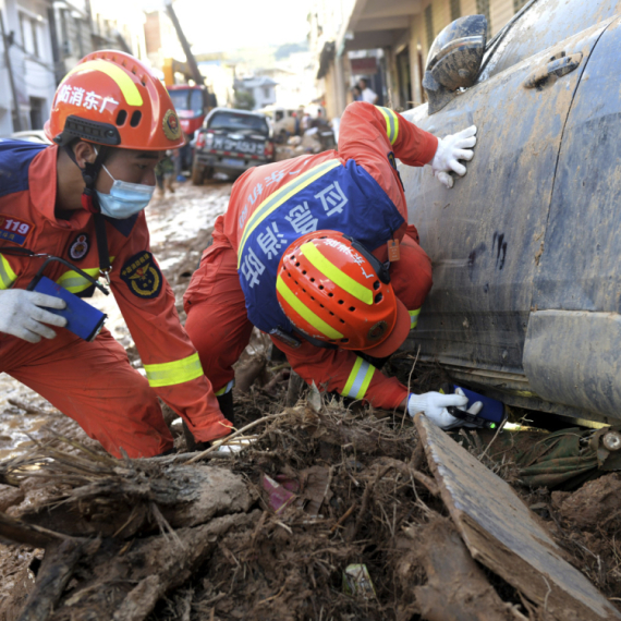 Biblijske poplave u Kini: Spasilački timovi na terenu, šestoro poginulih VIDEO
