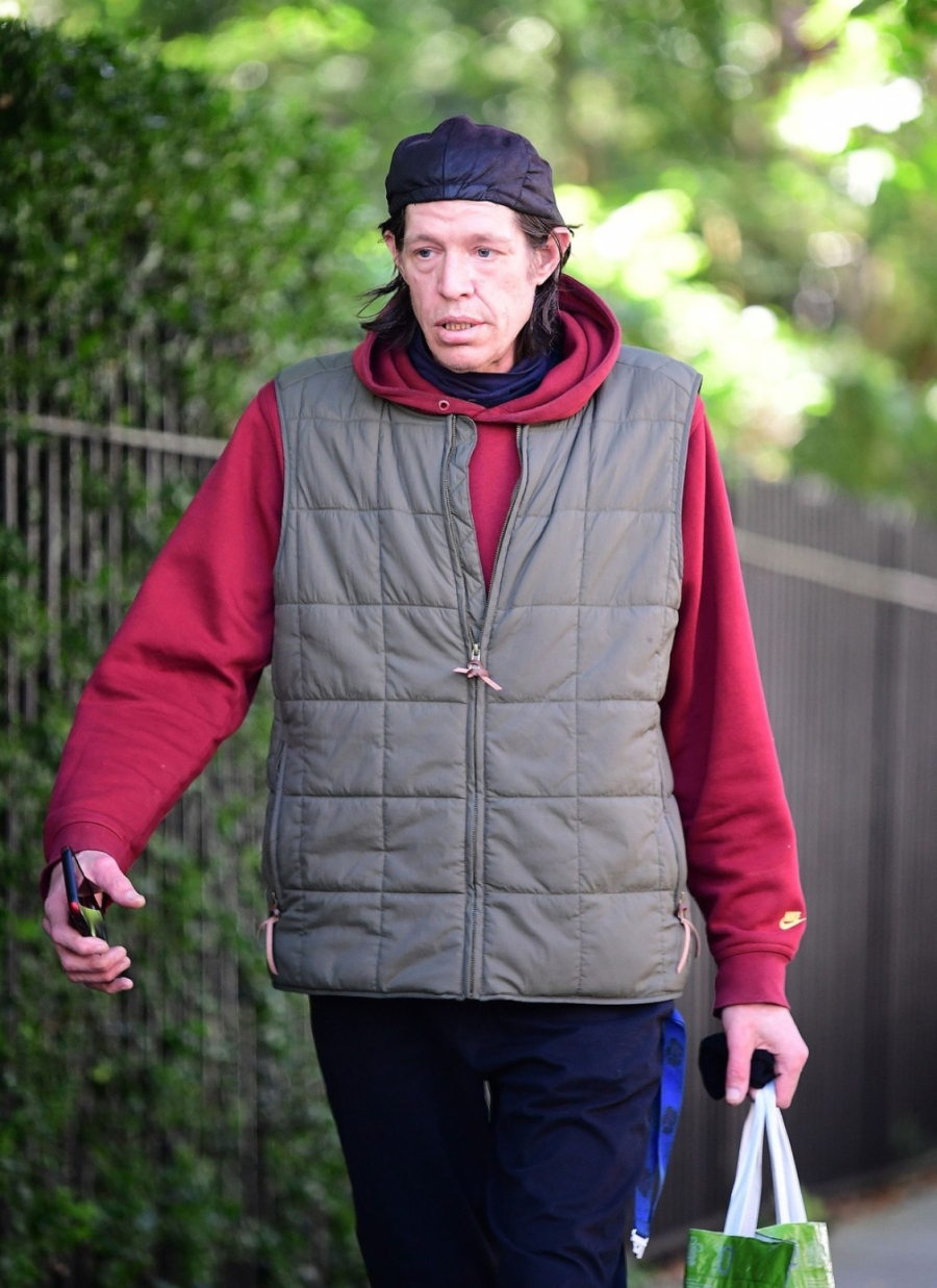 Sin Pirsa Brosnana viđen u javnosti posle dugo vremena: Godinama ne priča s ocem zbog zavisnosti FOTO