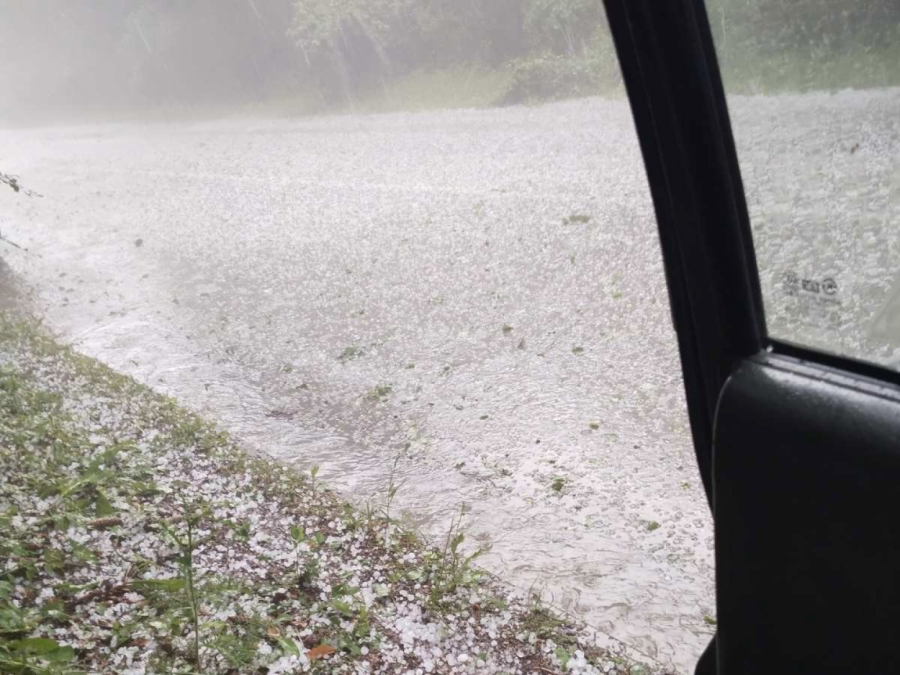 Srbiju zasule ledene kugle: Osečina, ivanjička sela, Bajina Bašta FOTO/VIDEO