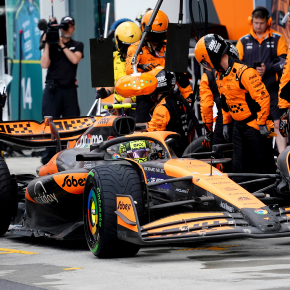 Norisu pol pozicija u Barseloni uprkos požaru u boksu FOTO